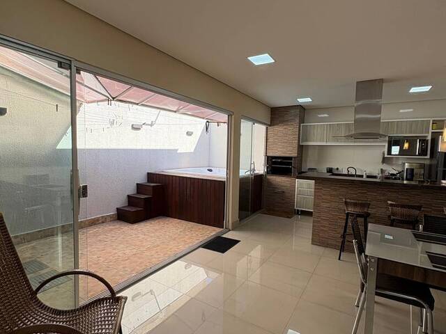 #4 - Casa para Venda em Cuiabá - MT - 1